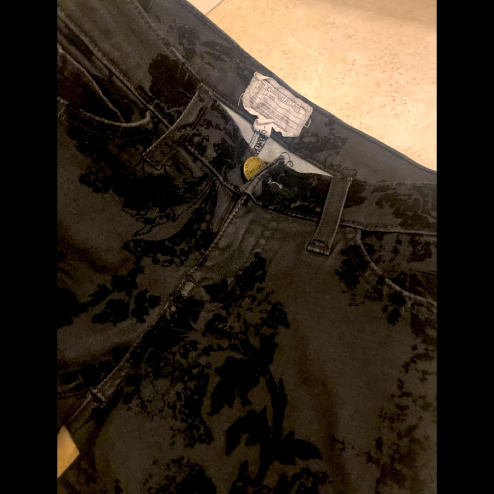 Current Elliot Black Velvet Floral Jeans size 25